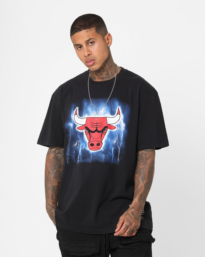 Mitchell & Ness Chicago Bulls Logo Lightning T-Shirt Black | Culture Kings