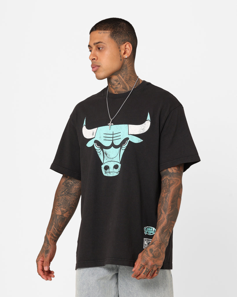 Mitchell & Ness Chicago Bulls Ice Blue Logo T-Shirt Faded Black ...