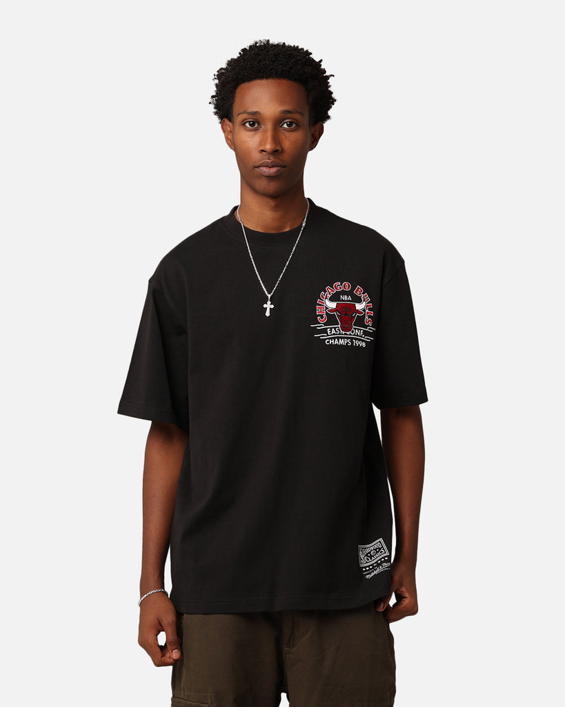 Mitchell & Ness Chicago Bulls Arch T-Shirt Faded Black | Culture Kings