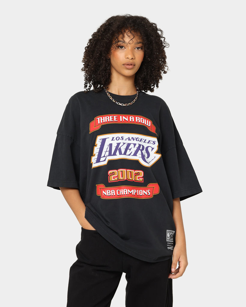 Mitchell & Ness Los Angeles Lakers 3-Peat T-Shirt Black | Culture Kings