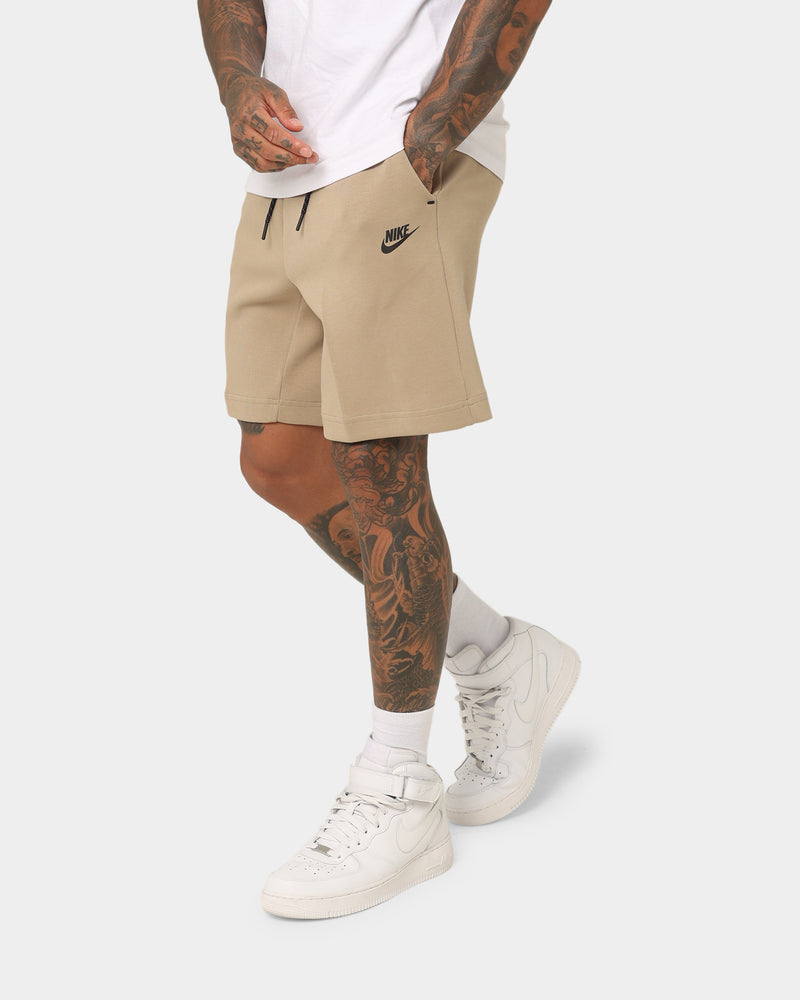 Nike tech 2025 fleece shorts khaki