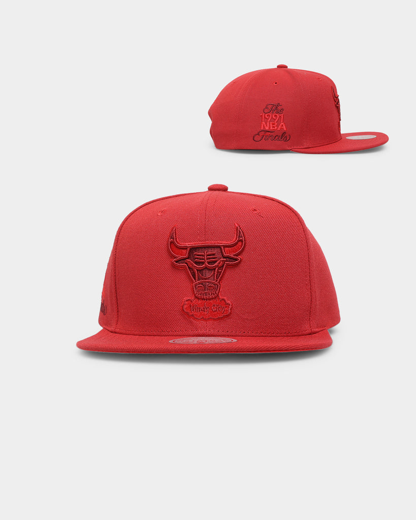 Mitchell & Ness Chicago Bulls 'Monochrome' Original Fit Snapback Red ...